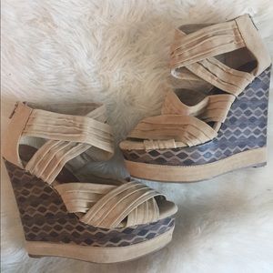 Liliana Tan Wedges